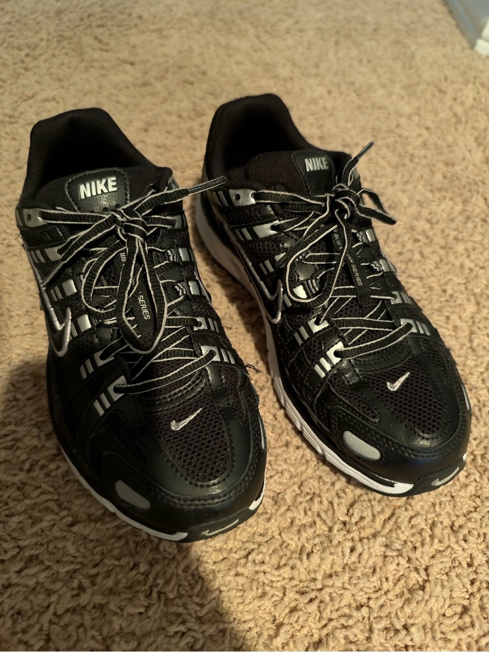 nike p5000 mens size 6/ womens 7.5 black sneakers